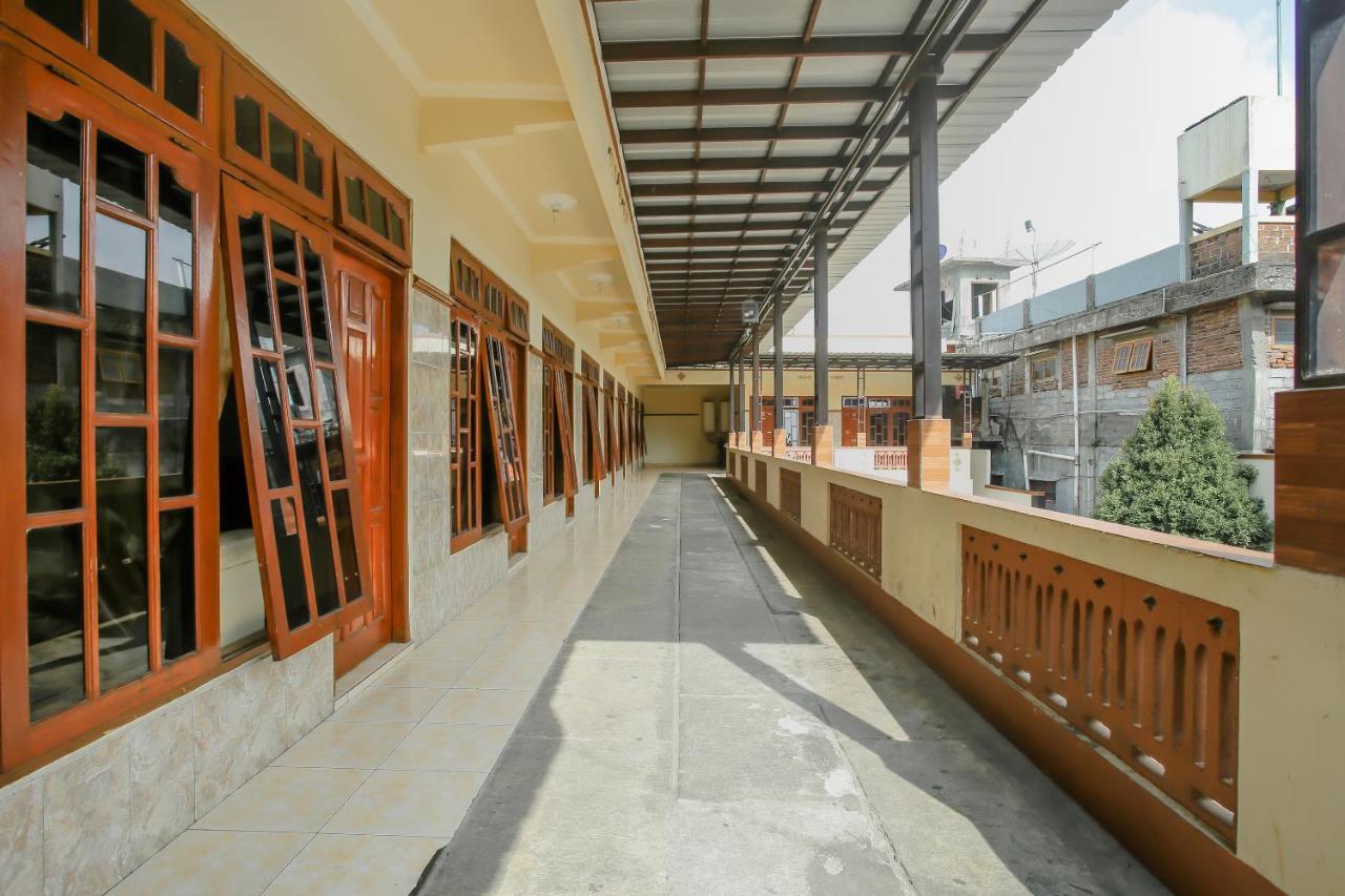Spot On 90092 Dewi Safitri Hotel Semarang