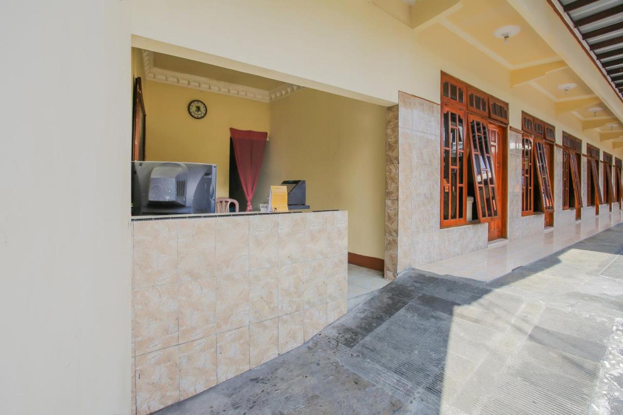 Spot On 90092 Dewi Safitri Hotel 2*