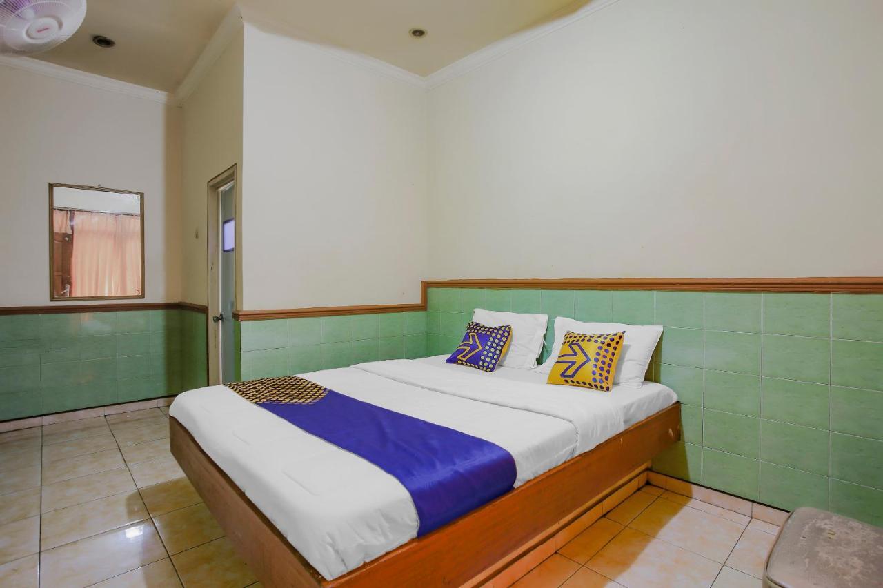 Spot On 90092 Dewi Safitri Hotel 2*